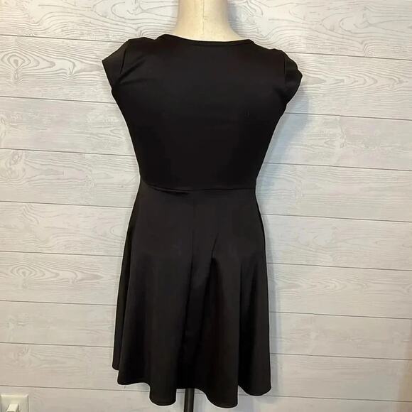 Pinc Fit and flare black skater dress Size Small - Picture 4 of 6